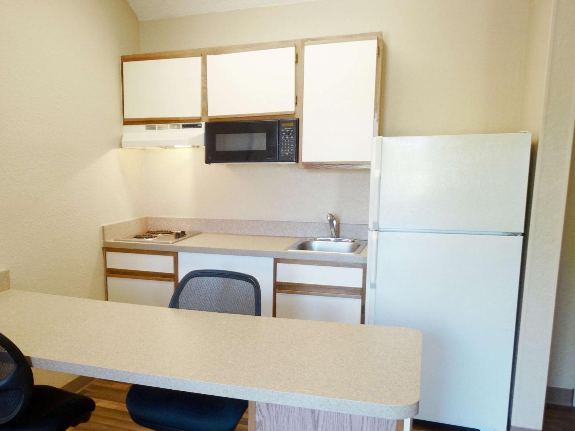 וורוויק Extended Stay America Select Suites - Providence - Airport מראה חיצוני תמונה