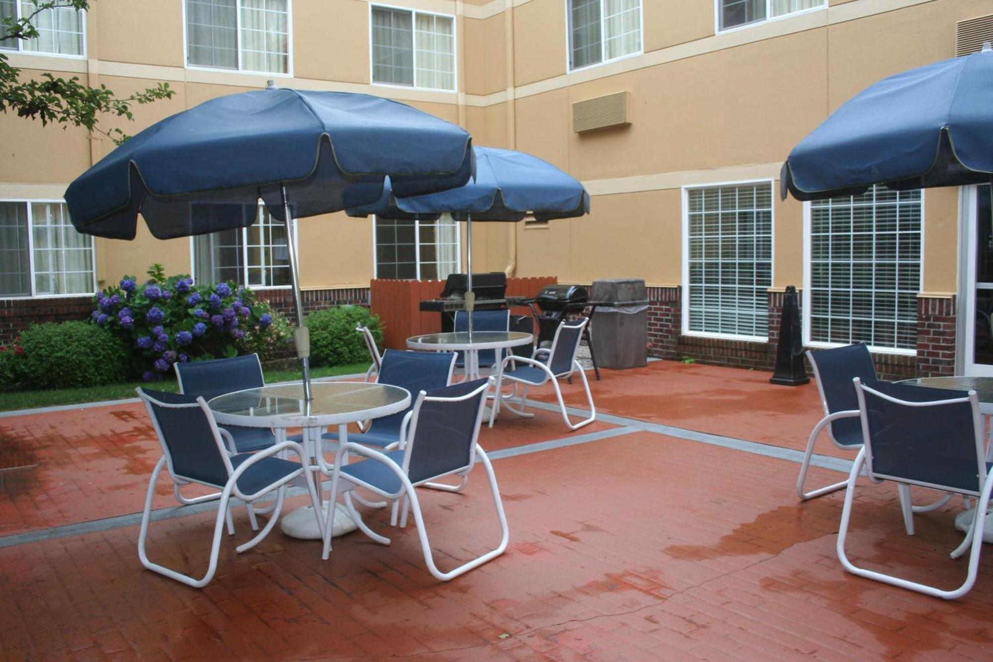 וורוויק Extended Stay America Select Suites - Providence - Airport מראה חיצוני תמונה