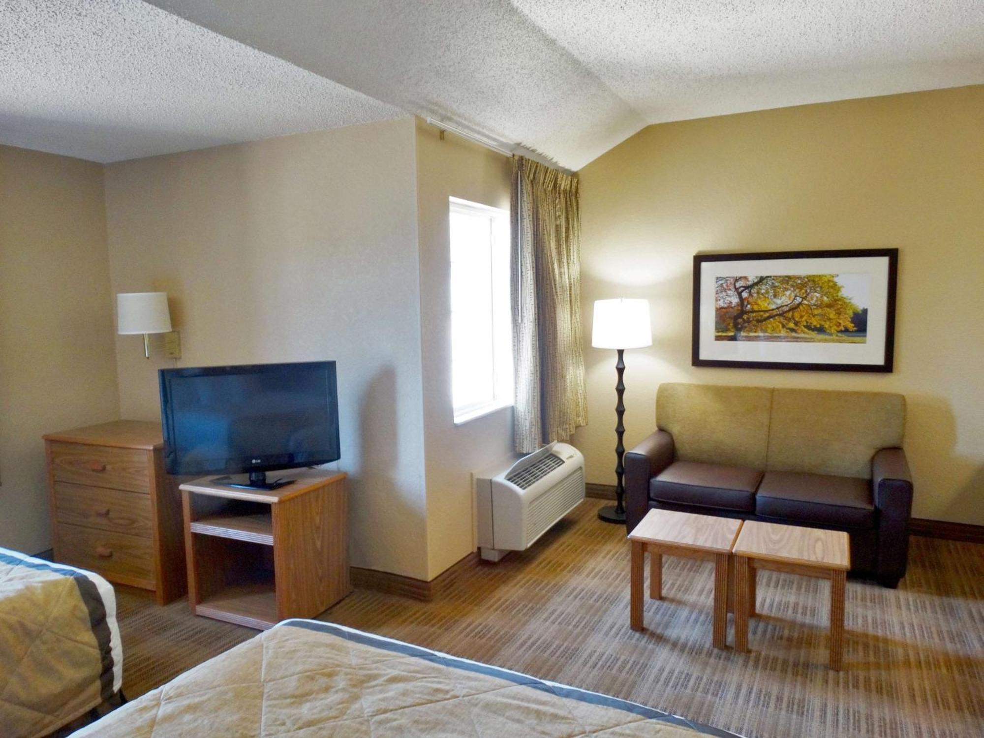 וורוויק Extended Stay America Select Suites - Providence - Airport מראה חיצוני תמונה