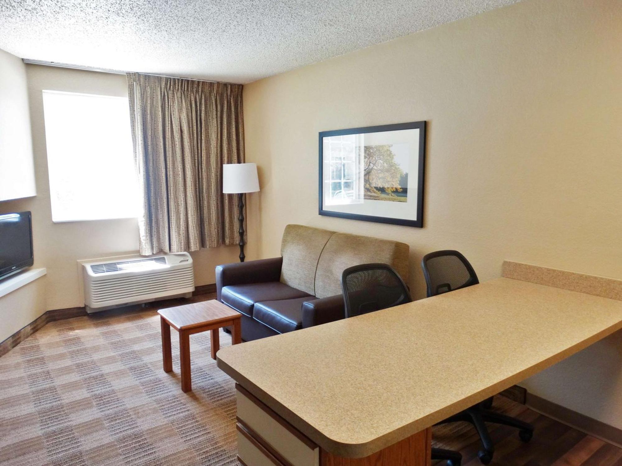 וורוויק Extended Stay America Select Suites - Providence - Airport מראה חיצוני תמונה
