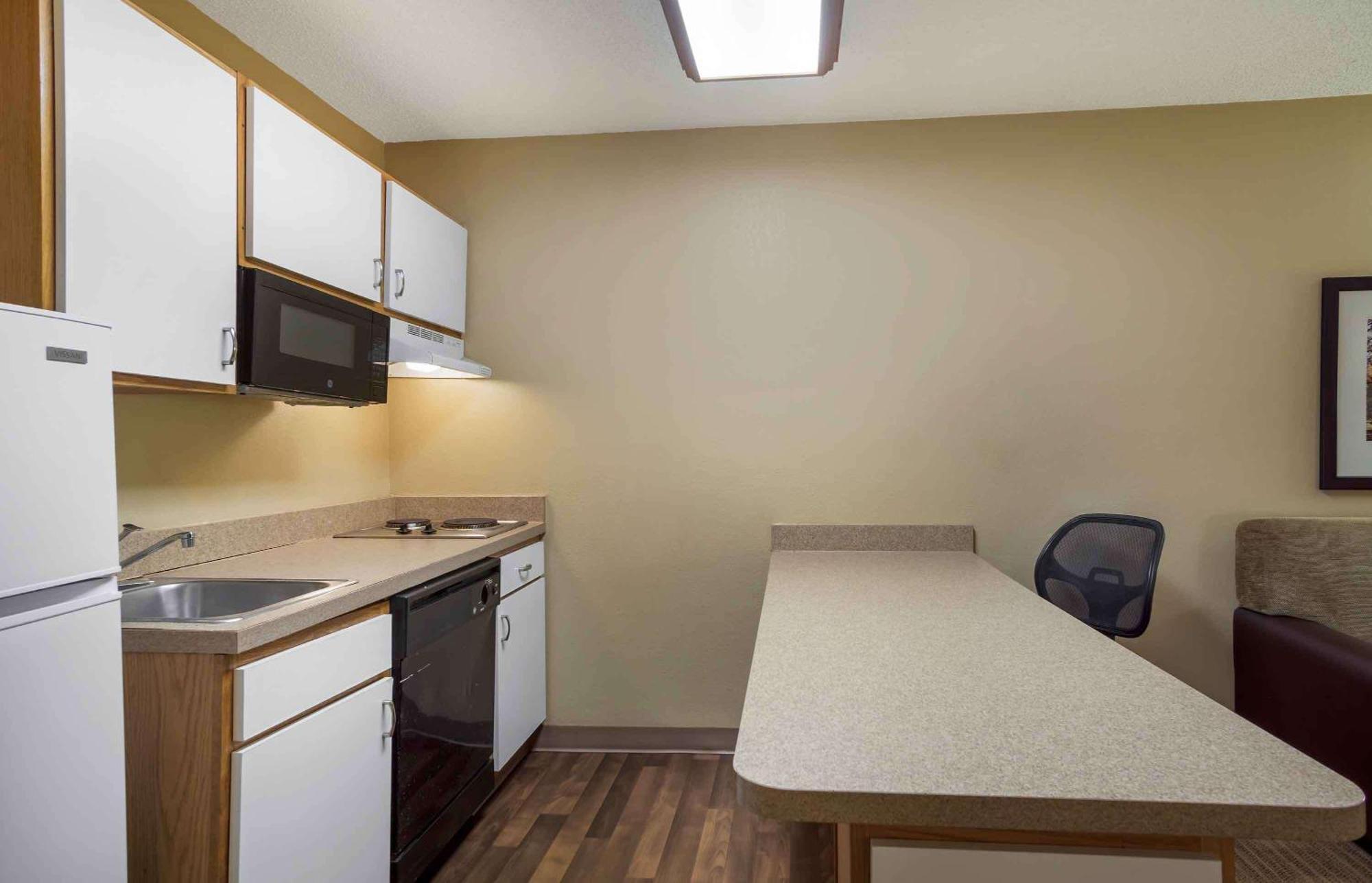 וורוויק Extended Stay America Select Suites - Providence - Airport מראה חיצוני תמונה