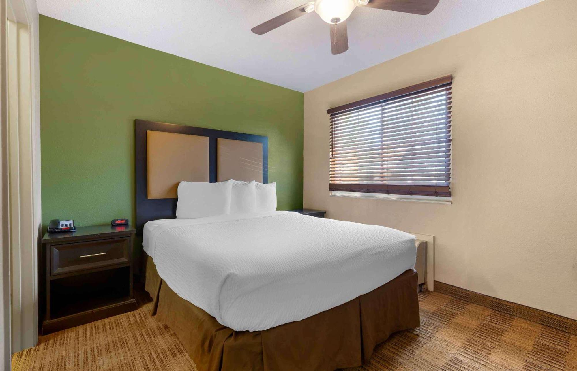 וורוויק Extended Stay America Select Suites - Providence - Airport מראה חיצוני תמונה